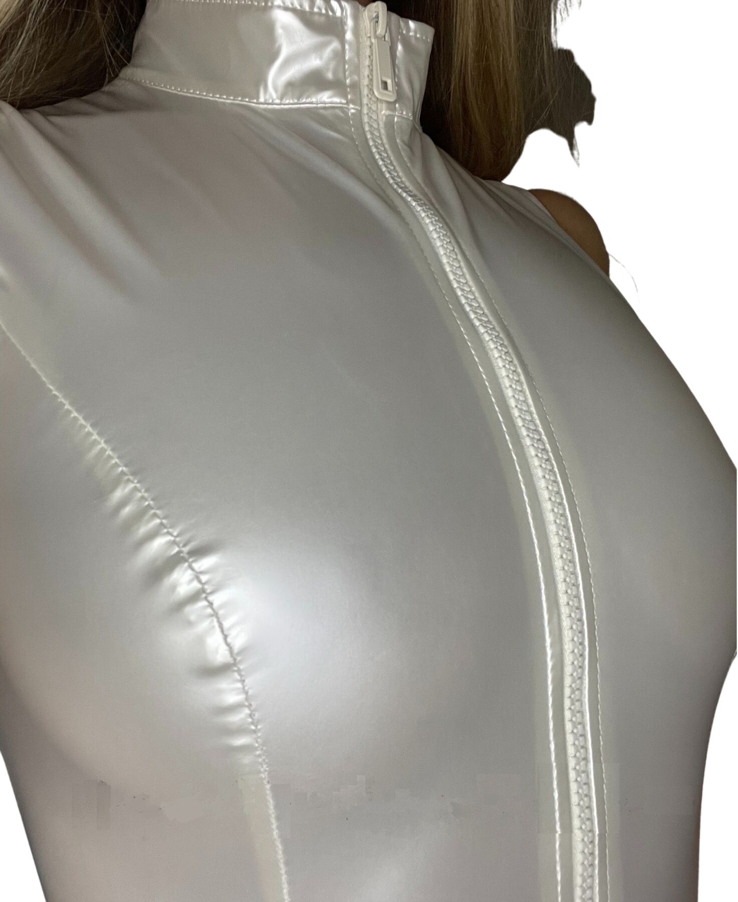 kombidress-lakirovannyy-belyy-derzkaya-stella-l-molniya-na-vse-telo-44039222367014
