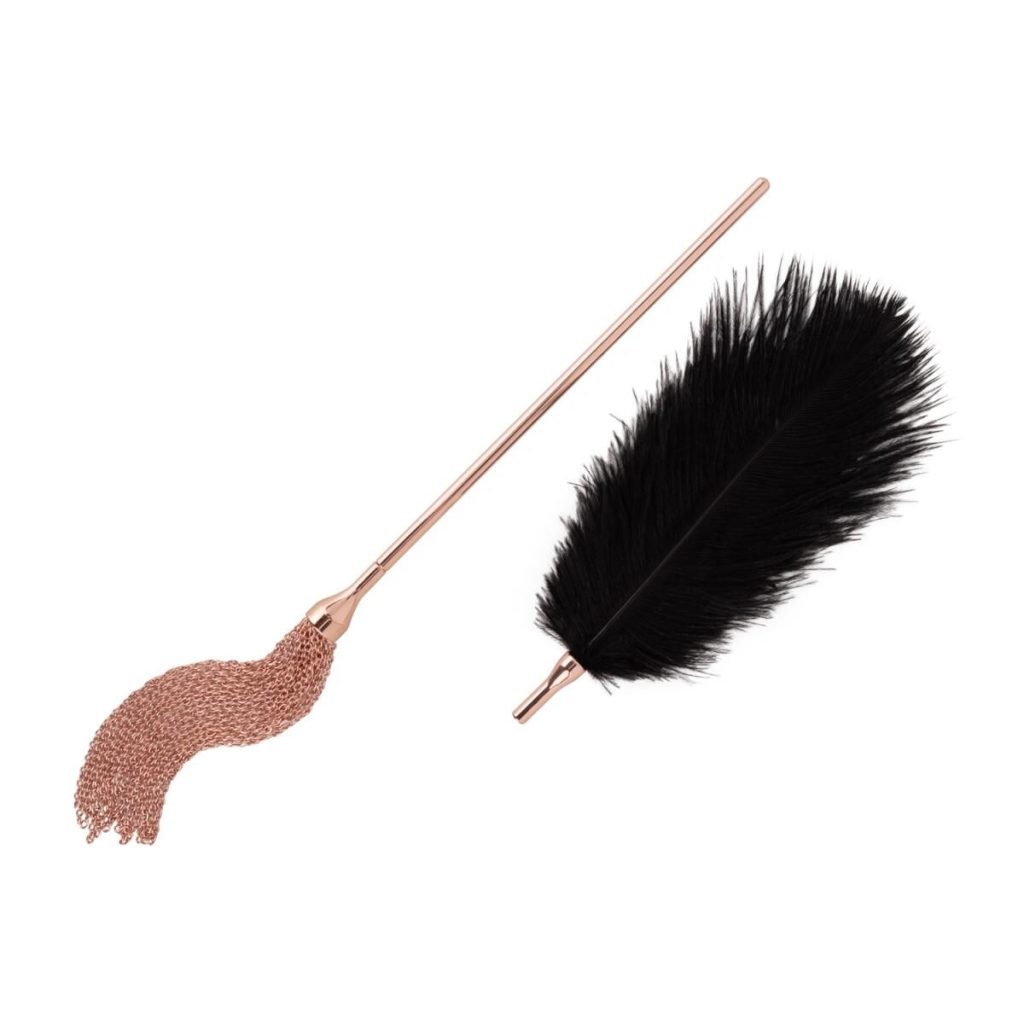 Щекоталка с металлическим флоггером Rosy - Feather Tickler & Whip