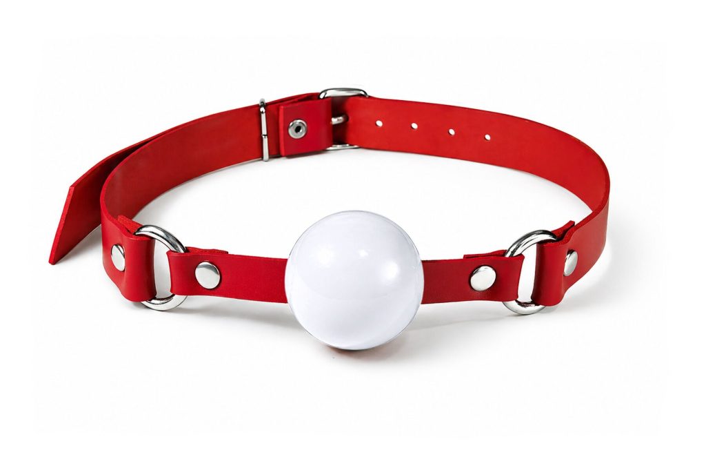 Кляп силіконовий Feral Feelings Silicon Ball Gag Red ремінець, біла кулька